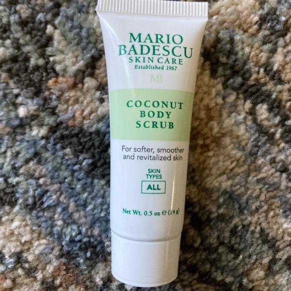 Mario Badescu Cosmetic Bag and Makeup Samples - Picture 4 of 8